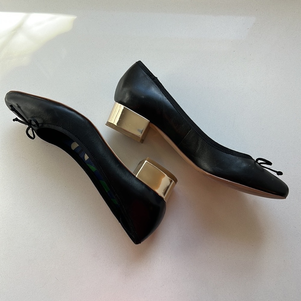 Banana Republic MadMen collaboration. Peggy style .Black with gold heels.